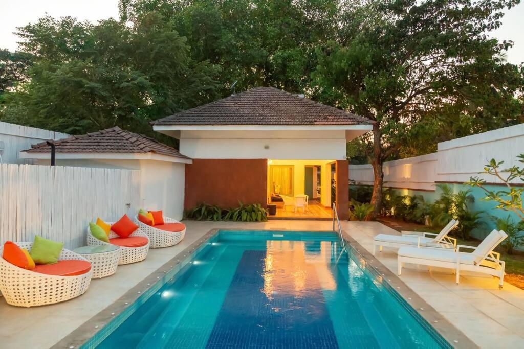 White Banyan Beach Villa, Candolim By The Acacia Villas Bagian luar foto